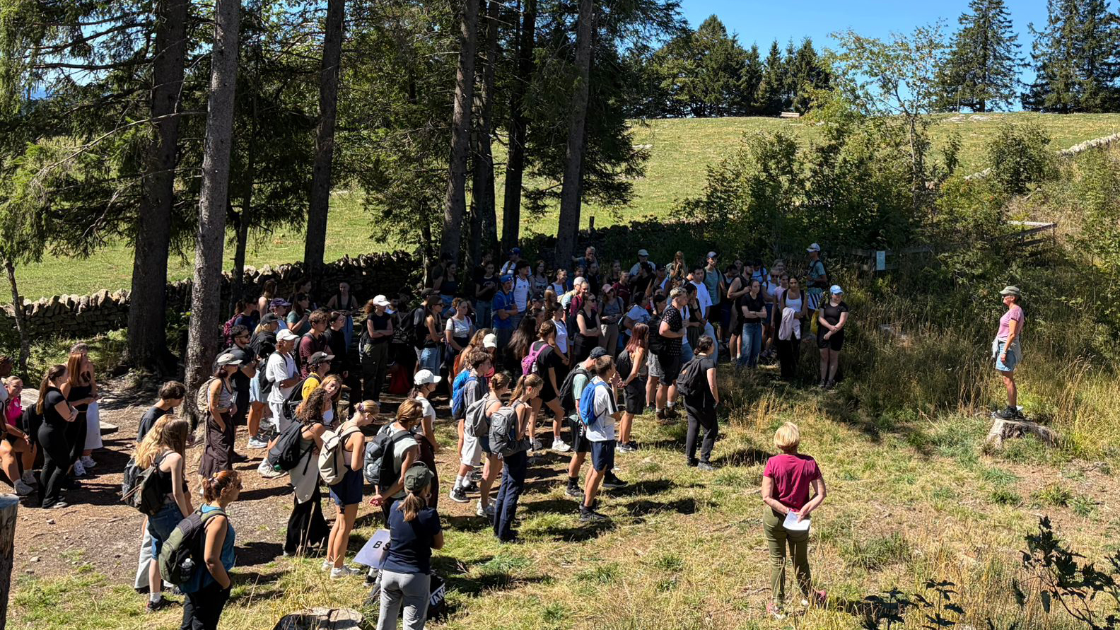 120 Studierende der Pädagogischen Hochschule auf dem Mont-Soleil