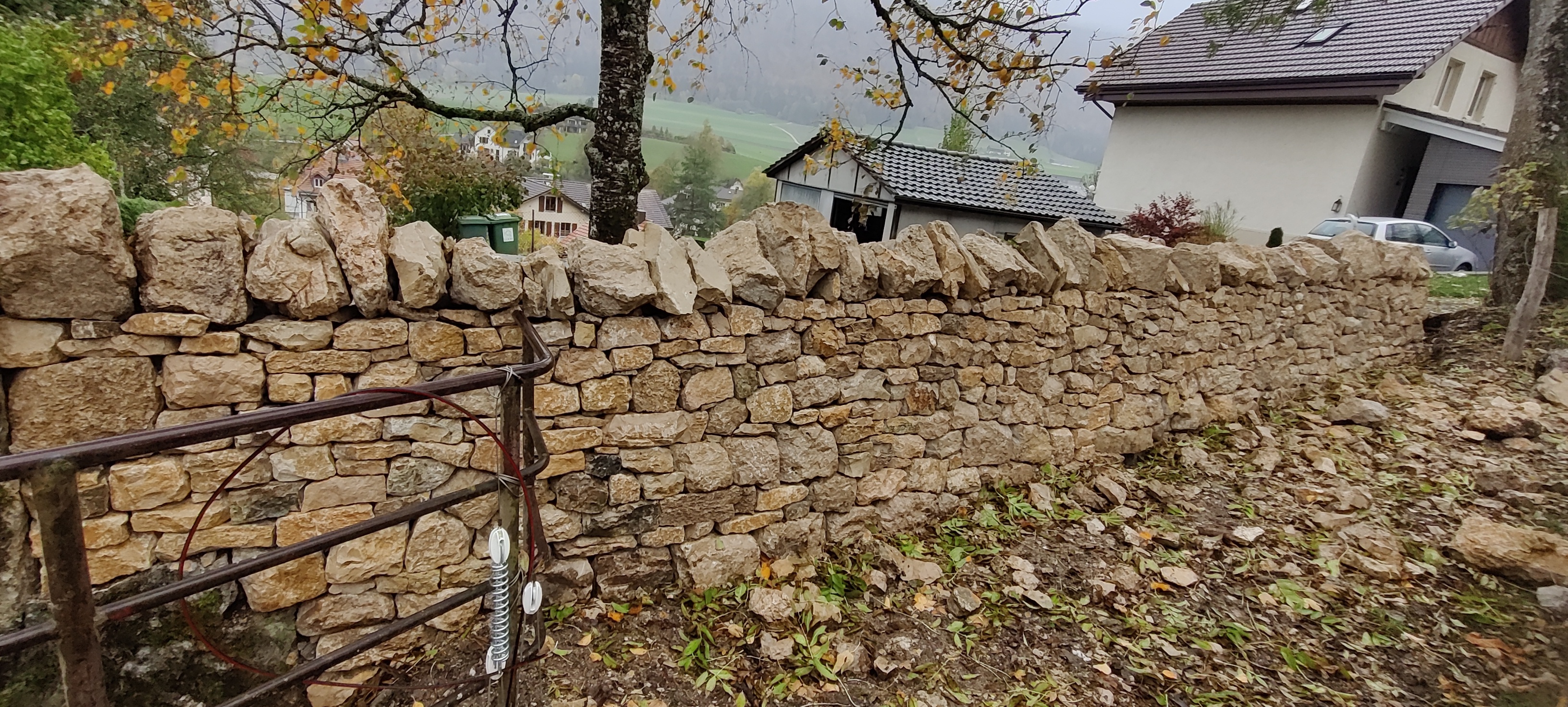 Restauration d'un mur à Cormoret