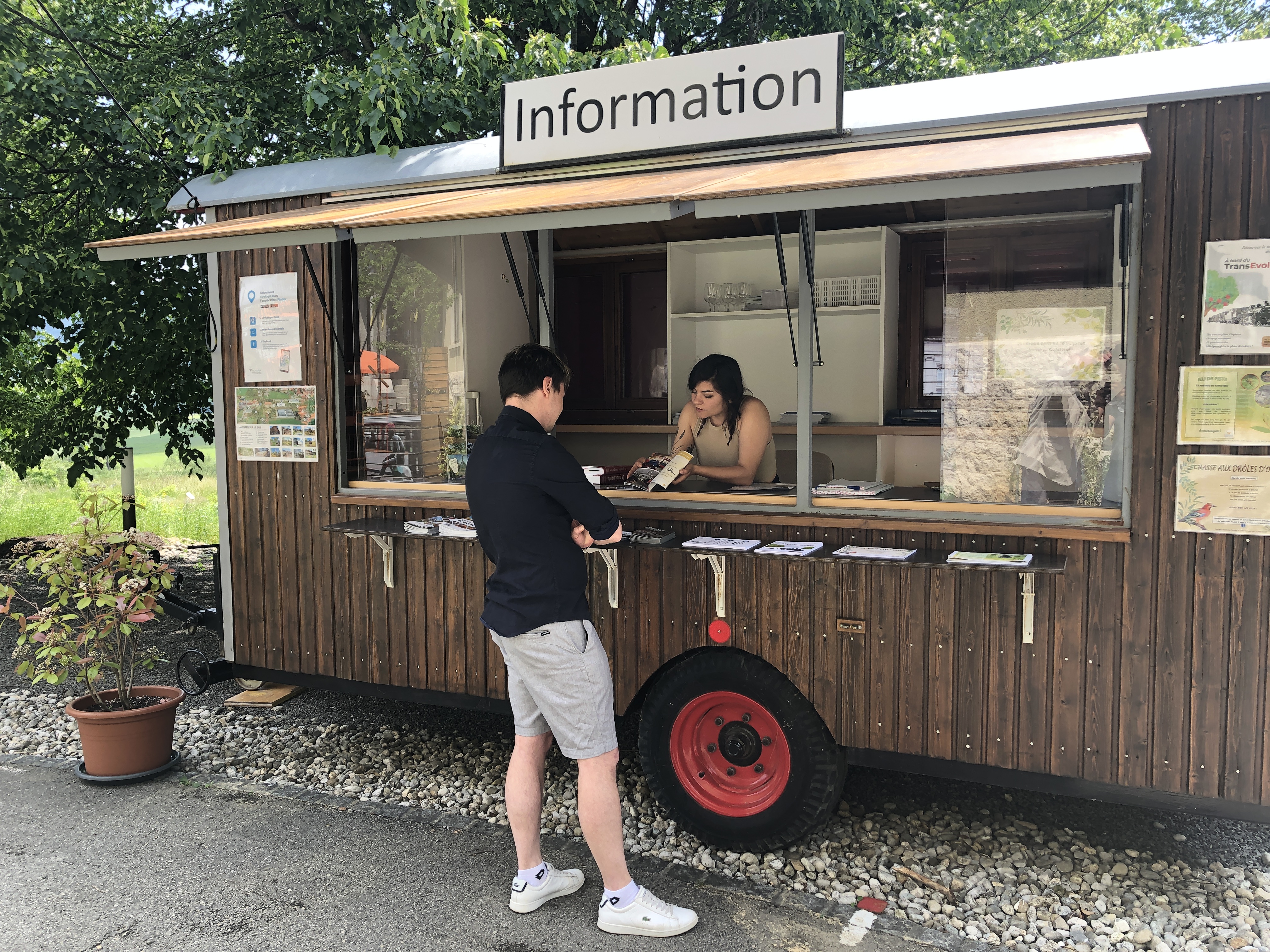 Wieder ein Info-Wagen im Park Evologia